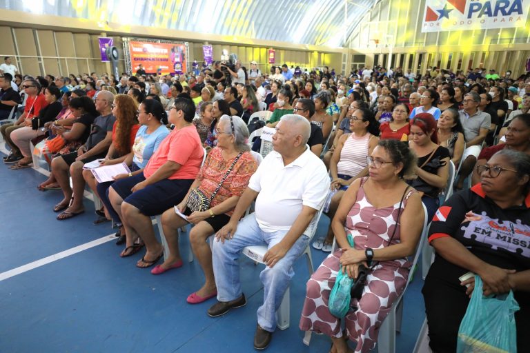 Programa Terra da Gente reúne famílias do Jurunas para entrega de títulos de propriedade definitiva de 300 imóveis do bairro
